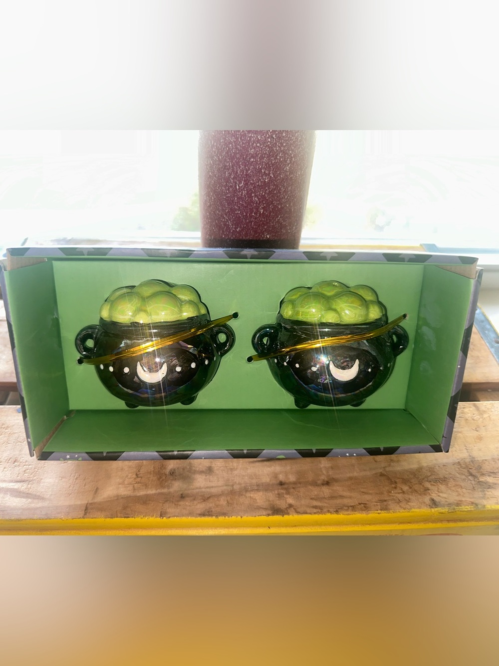 10 Strawberry Street Halloween Cauldron Salt & Pepper Shakers ~ New - Picture 1 of 7
